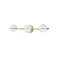 Lumière de coiffeuse Sofia de Dainolite en verre blanc opale, avec fini laiton vieilli et 3 ampoules
