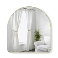 Miroir arqué de Umbra de 34 po x 36 po - laiton