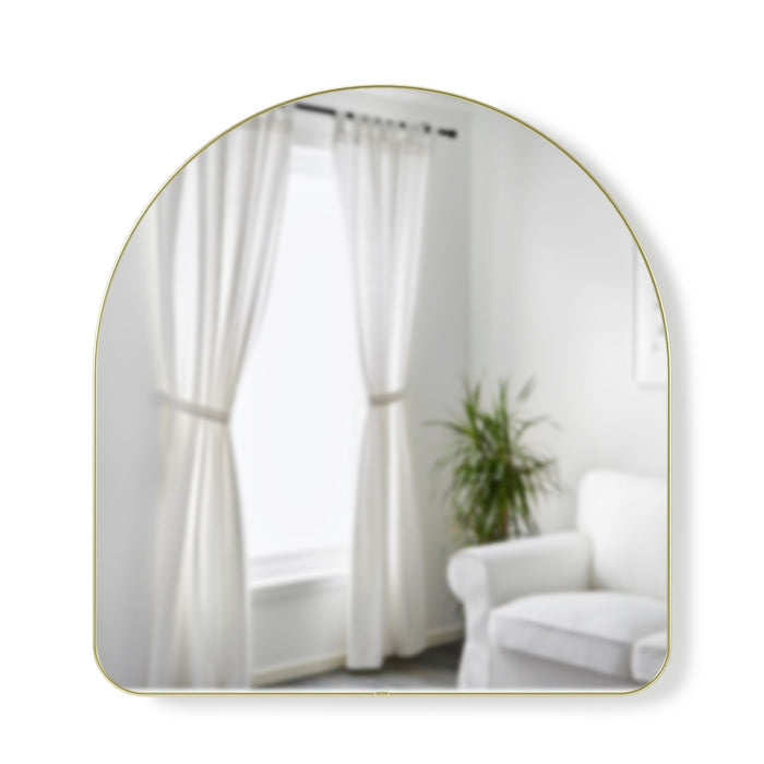 Miroir arqué de Umbra de 34 po x 36 po - laiton
