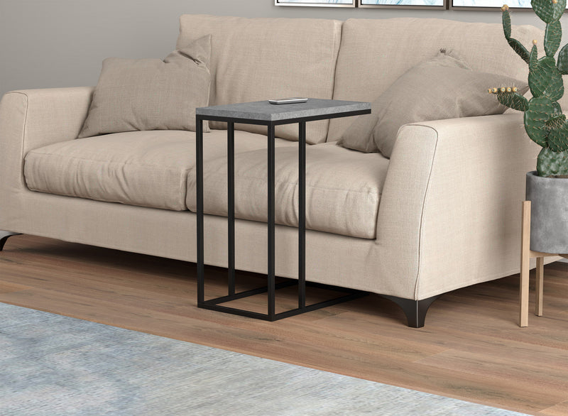 Table de bout en forme de C de 19 po avec armature en métal - ciment foncé