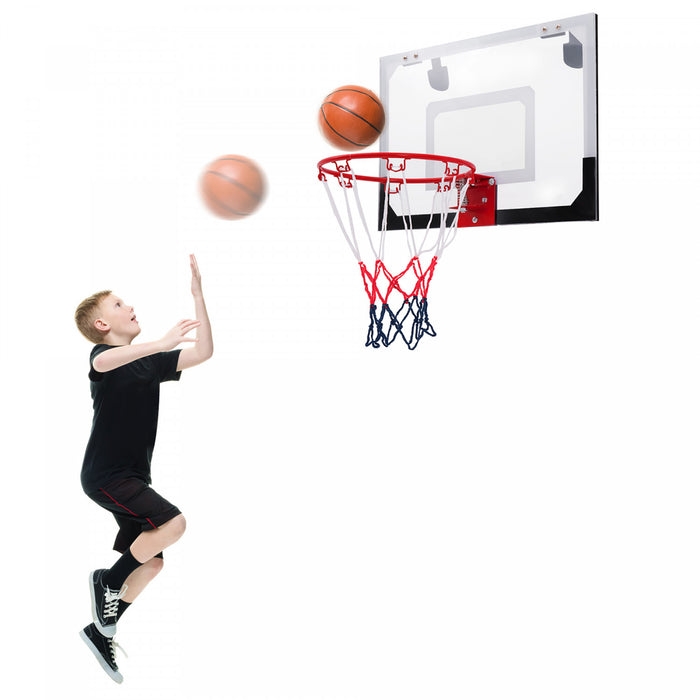 Le Mini-cerceau De Basket-ball Au-dessus De La Porte Comprend Le Basket-ball Et La Pompe A Main Sports D’interieur