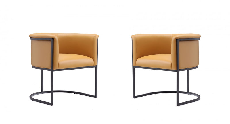Chaise de salle a manger moderne mi-siecle cosmopolite en cuir vegetalien et metal couleur camel - Lot de 2