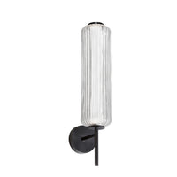 Applique murale Ramona de Dainolite en verre cannelé transparent, avec fini noir mat et ampoule à DEL de 10 W