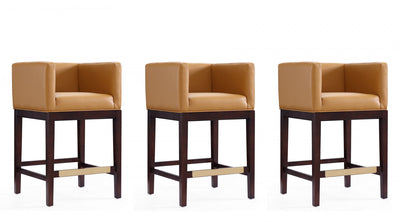 Kingsley Mid-Century Modern Wood Upholstered Counter Stool in Camel - Set of 3 | Tabouret de comptoir Kingsley style milieu du siecle en bois et tissu, coloris camel - Lot de 3