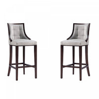 Tabouret de bar traditionnel en bois avec assise rembourree Fifth Avenue, gris clair – Lot de 2