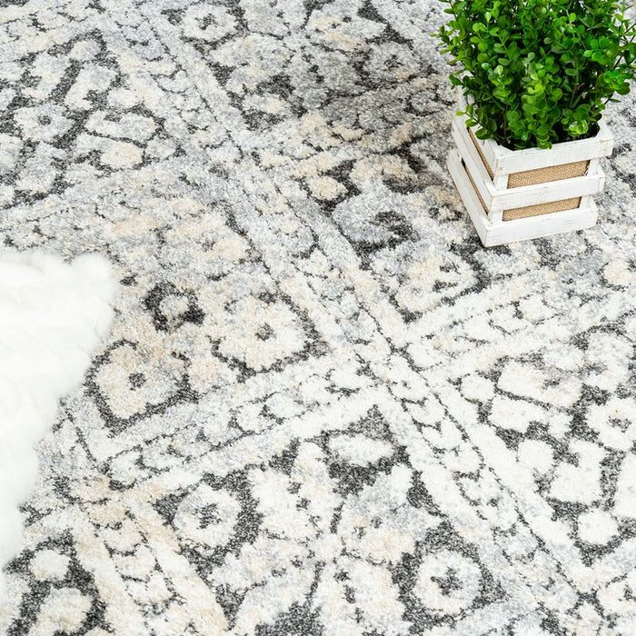 Carpette Darius grise à motif de diamants rétro - 6 pi 7 po x 9 pi 6 po