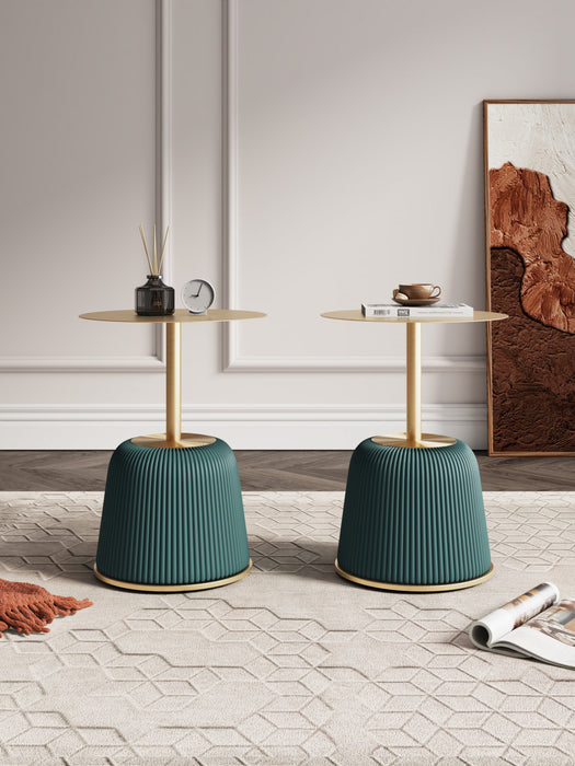 Table d’appoint moderne Anderson a plateau en metal et revetement en tissu vert – Lot de 2