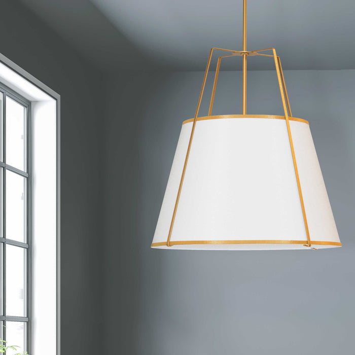 Luminaire suspendu Trapezoid de Dainolite avec abat-jour trapézoïde doré et blanc qui diffuse la lumière, tissu blanc et 4 ampoules