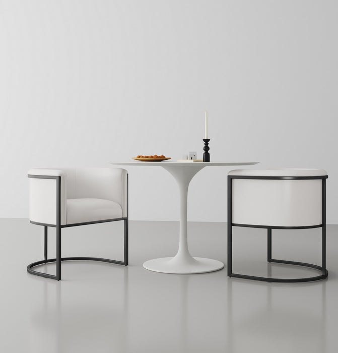 Chaise de salle a manger moderne mi-siecle cosmopolite en cuir vegetalien et metal ivoire - Lot de 2