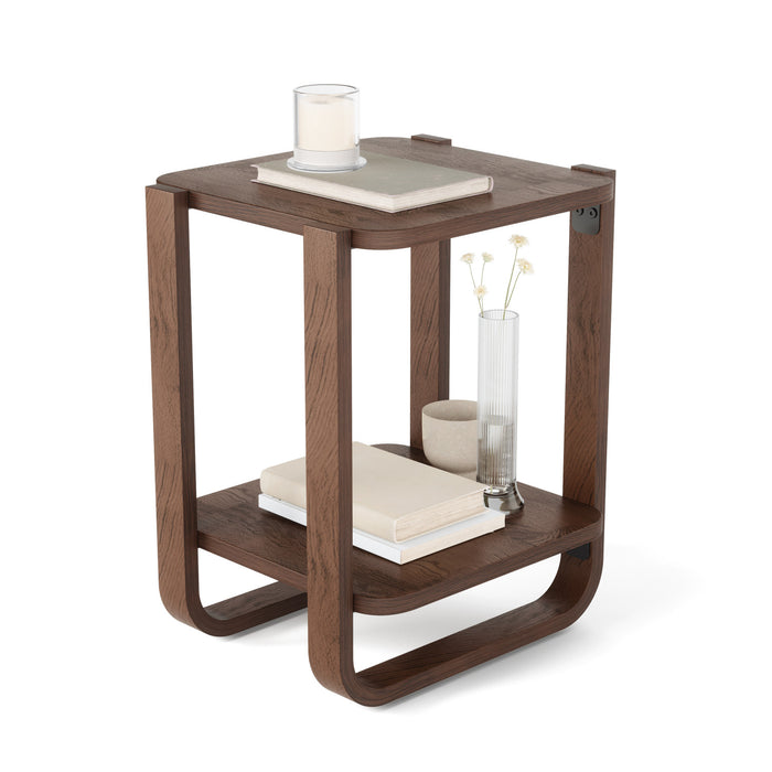 Table de bout et de fauteuil moderne Bellwood de Umbra en bois massif avec tablette - noyer vieilli