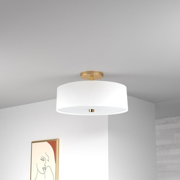 Plafonnier semi-affleuré Everly de Dainolite avec abat-jour blanc, fini laiton vieilli et 3 ampoules