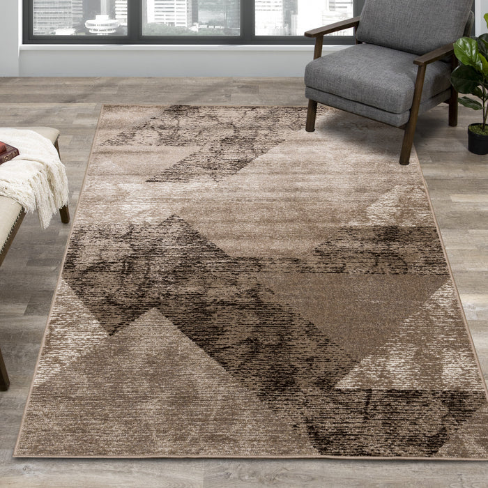 Carpette May à motifs géométriques vieillis - 5 pi 3 po x 7 pi 7 po