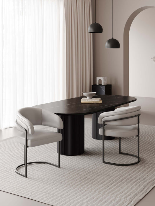 Chaise de salle a manger Augusta moderne en metal et cuir vegetalien gris clair - Lot de 2
