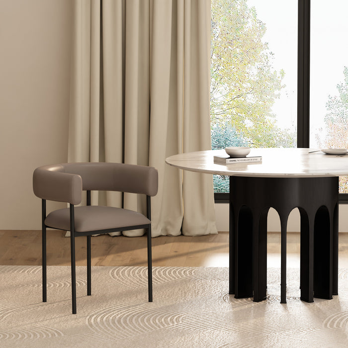 Chaise de salle a manger contemporaine Onda en cuir vegetalien et metal, coloris taupe