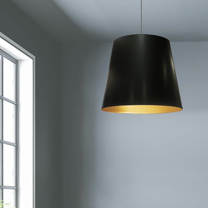 Grand luminaire suspendu de Dainolite avec très grand abat-jour cylindrique noir et doré, et 1 ampoule