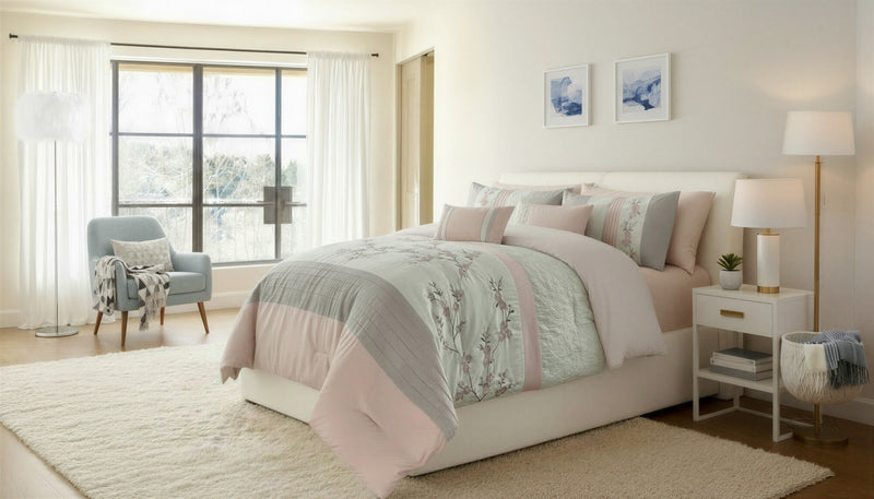 Ensemble Douillette Celina 7 Morceaux Grand Lit avec Broderie Florale et Plis
