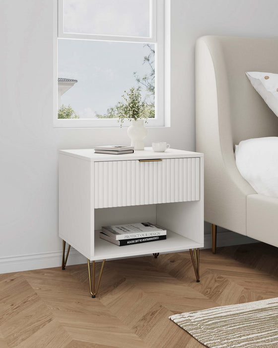 Table de nuit moderne Dumbo 20\" a cannelures en blanc (1 tiroir)
