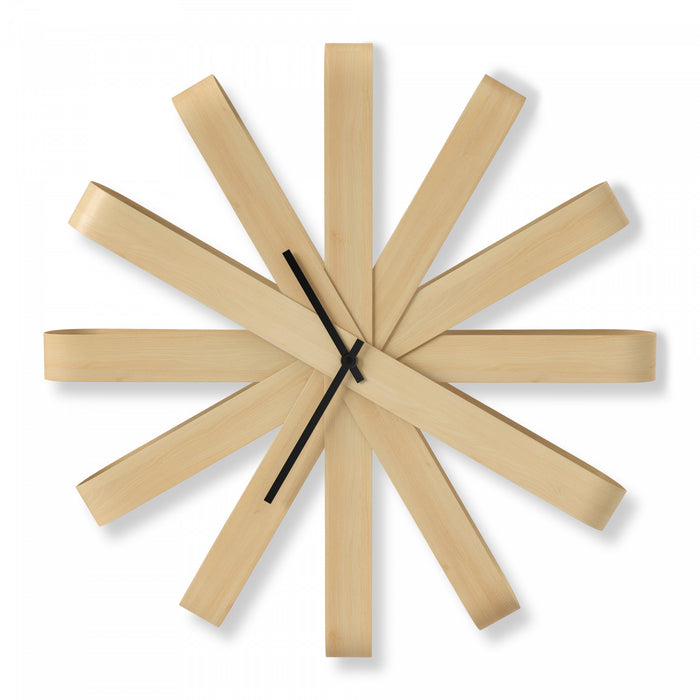 Horloge murale moderne Ribbonwood de Umbra - naturelle