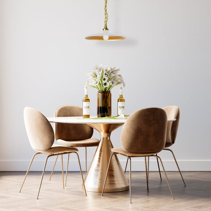 Luminaire suspendu Quentin de Dainolite avec abat-jour blanc mat et doré, fini laiton vieilli et 1 ampoule