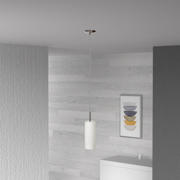 Luminaire suspendu Paza de Dainolite en verre blanc givré, avec fini chromé satiné et 1 ampoule