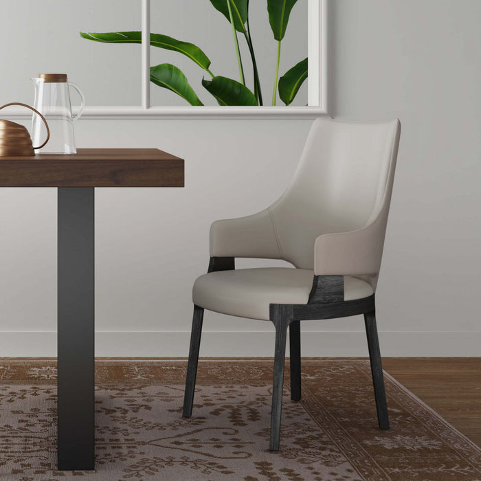 Chaise de salle a manger moderne en bois Kara avec revetement en tissu gris clair
