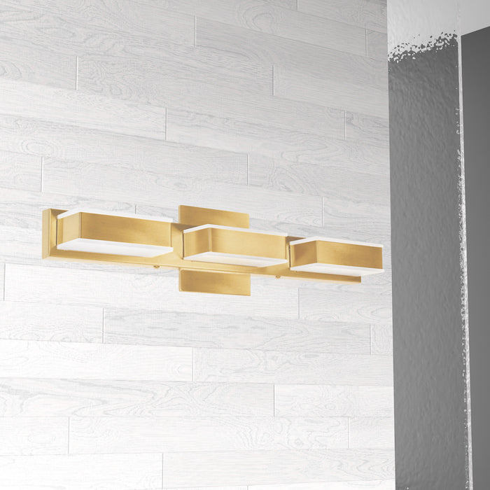 Lumière de coiffeuse murale Viola de Dainolite avec fini laiton vieilli et 3 ampoules à DEL