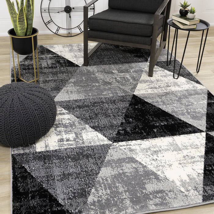 Tapis Covington triangle geometrique noir blanc gris vieilli, 5'3\" x 7'7\"