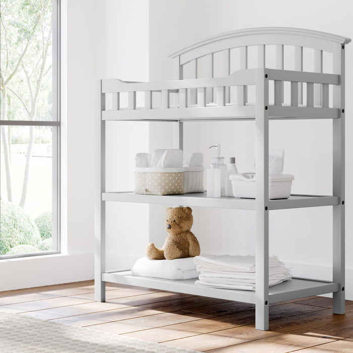 Table a langer Graco avec matelas a langer resistant a l’eau – Gris galet