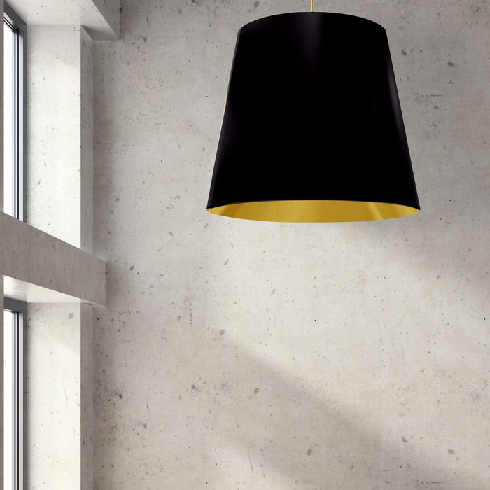 Très grand luminaire suspendu de Dainolite avec très grand abat-jour cylindrique effilé noir et doré, et 1 ampoule