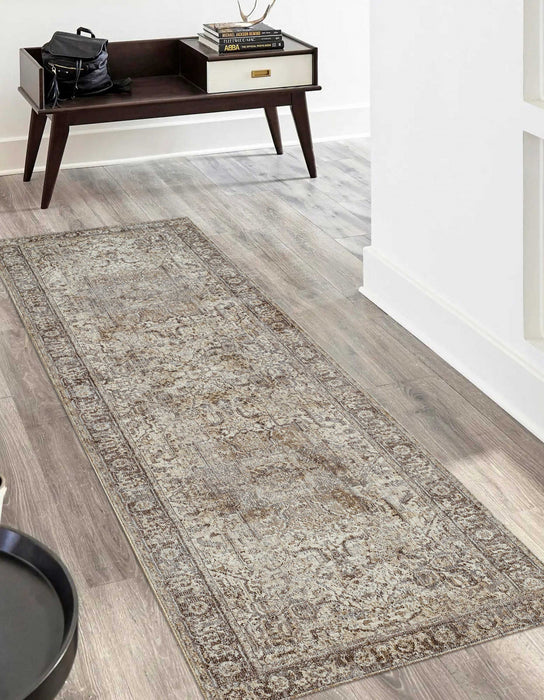 Tapis Traditionnel Selena 2'6\" x 8'0\" en Gris