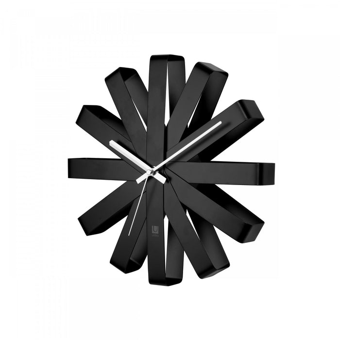 Horloge murale moderne Ribbon de Umbra en acier - noire