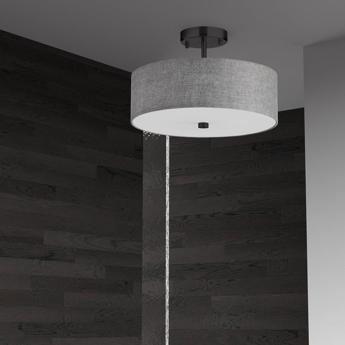 Plafonnier semi-affleuré Everly de Dainolite avec abat-jour gris, fini noir mat et 3 ampoules