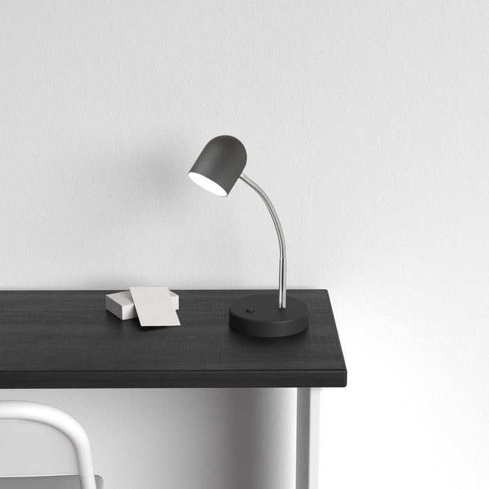 Lampe de table de Dainolite avec abat-jour noir satiné, fini chromé poli et ampoule à DEL de 5 W