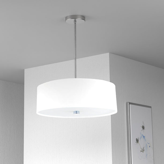 Luminaire suspendu Everly de Dainolite avec abat-jour blanc, fini chromé poli et 4 ampoules