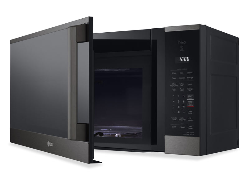 Four à micro-ondes à hotte intégrée intelligent LG de 1,8 pi3 avec EasyCleanMC - Acier inoxydable noir - MVEM1825Z