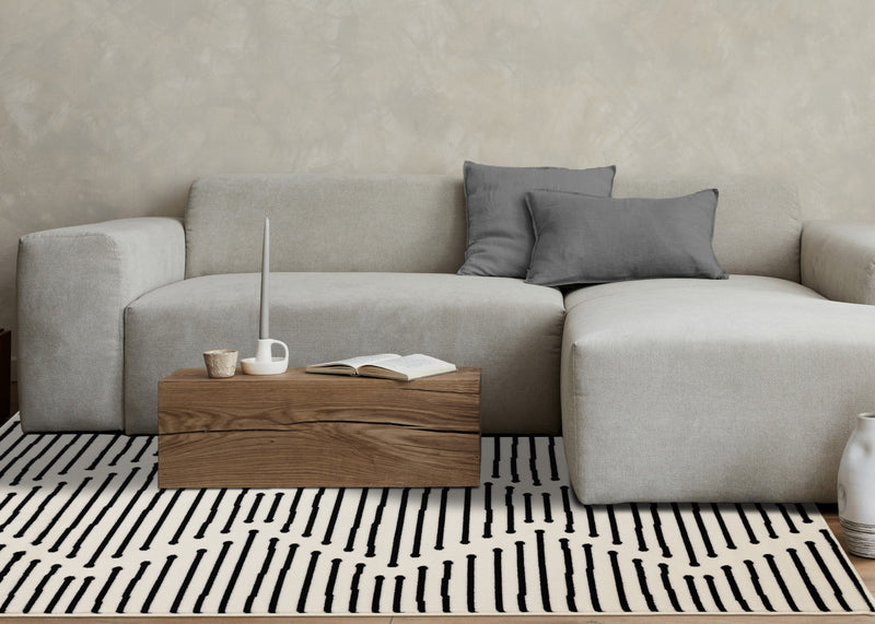Carpette Forte noire et blanche à motif de rayures - 2 pi 7 po x 4 pi 11 po
