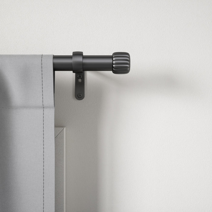  Tringle à rideaux extensible Cleo de Umbra noir mat de 1 po - 66 po à 120 po