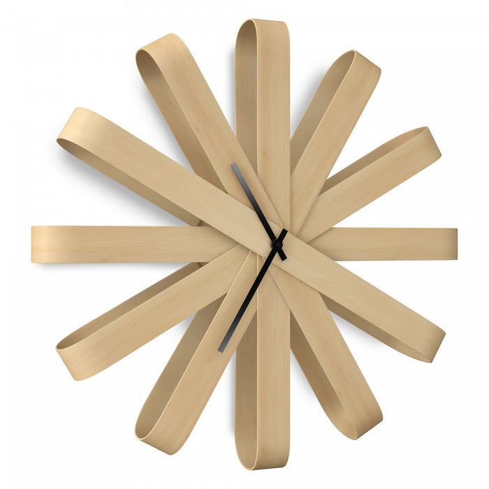 Horloge murale moderne Ribbonwood de Umbra - naturelle
