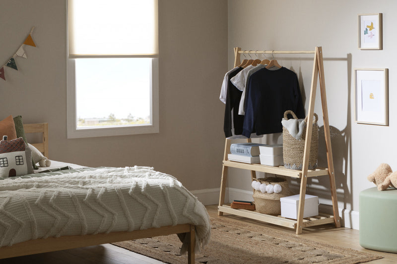 Portant à vêtements Sweedi en bois pour enfants - naturel
