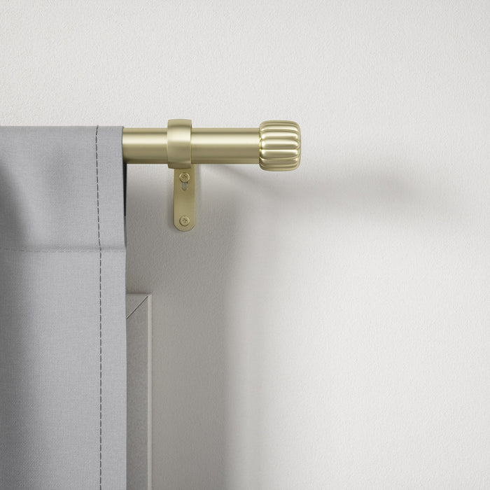  Tringle à rideaux extensible Cleo de Umbra dorée de 1 po - 66 po à 120 po