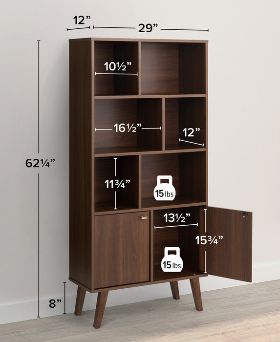 Bibliothèque moderne du milieu du 20e siècle Milo avec 6 tablettes, 2 portes et poignées au fini laiton brossé - cerisier