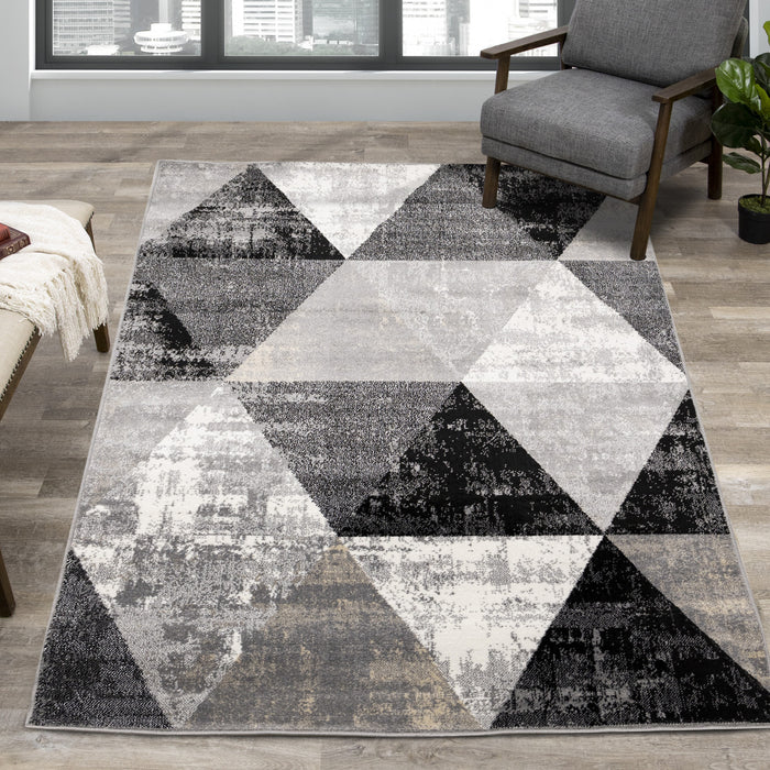 Carpette Covington à motifs de triangles vieillis - 2 pi 8 po x 4 pi 11 po
