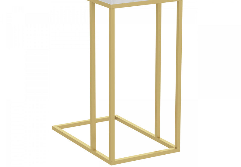 Table de bout en forme de C de 19 po en marbre et métal doré avec armature en métal - multicolore