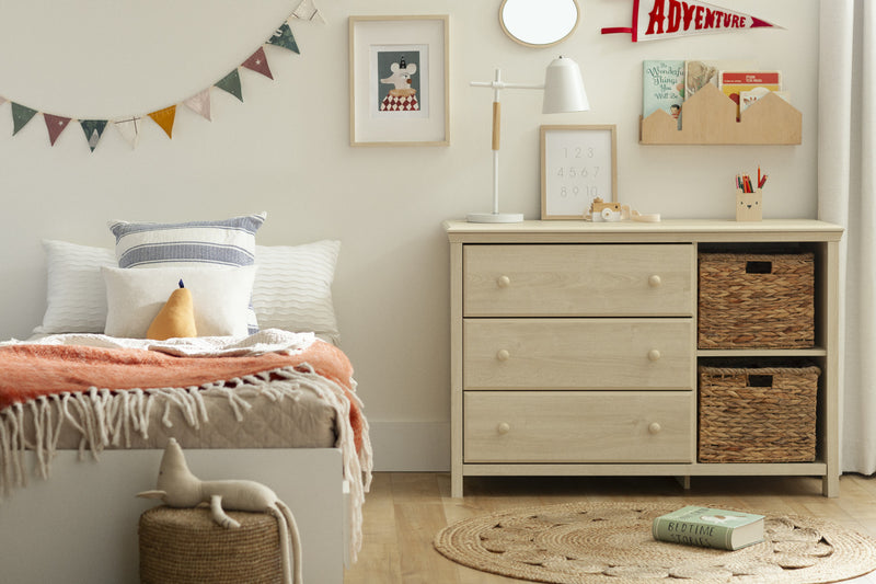 Commode Cotton Candy à 3 tiroirs avec paniers de rangement – chêne blanchi