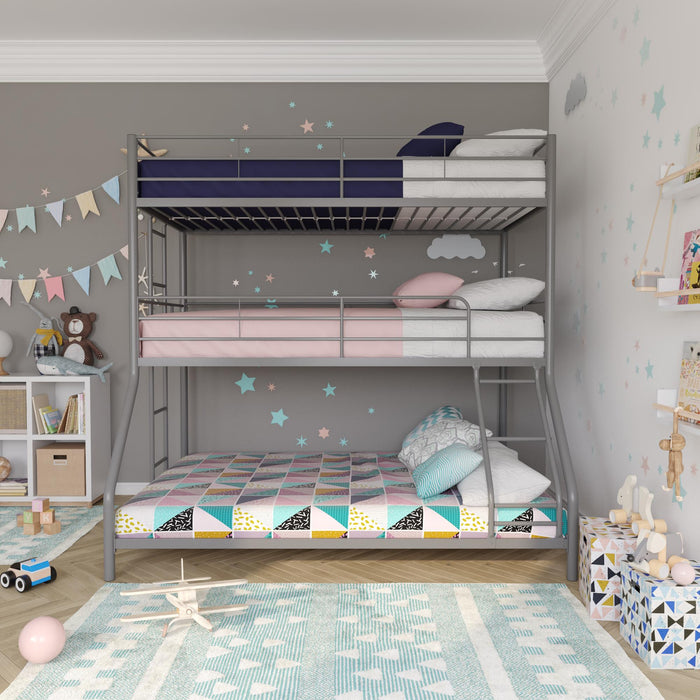 Lits superposés Everleigh de DHP en métal avec deux lits simples et un lit double - argentés