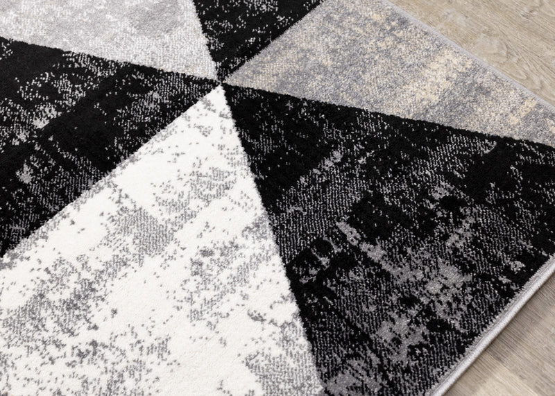 Carpette Covington à motifs de triangles vieillis - 2 pi 8 po x 4 pi 11 po