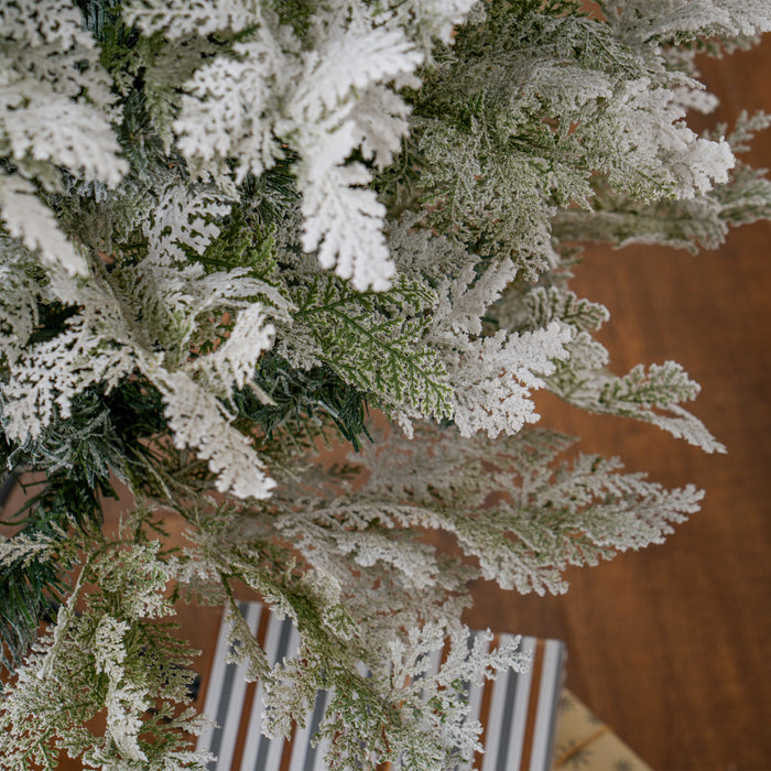 Homcom Arbre De Noel Artificiel Floque Avec Pointes De Branches Realistes
