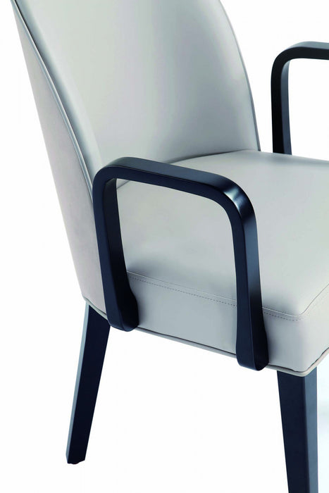 Fauteuil moderne en bois Hillman avec accoudoirs et revetement gris clair - Lot de 2