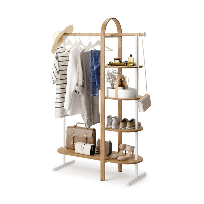 Portemanteau et support à vêtements modernes Bellwood de Umbra en bois - blanc et naturel