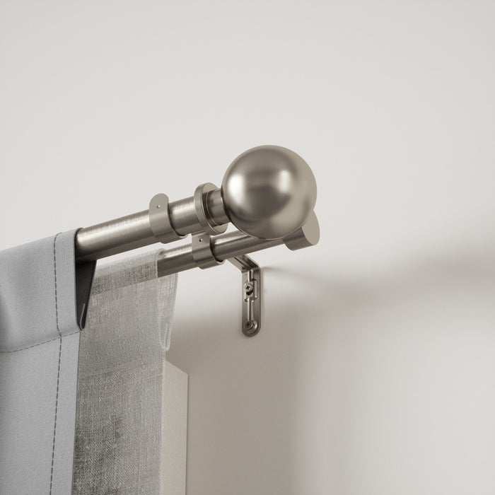  Tringle à rideaux extensible double Bolas de Umbra nickel de 1 po et de 3/4 po - 72 po à 144 po